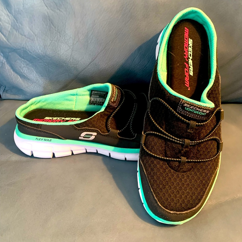 Skechers Black and Green Sneakers Slip-On Comfort; size 8